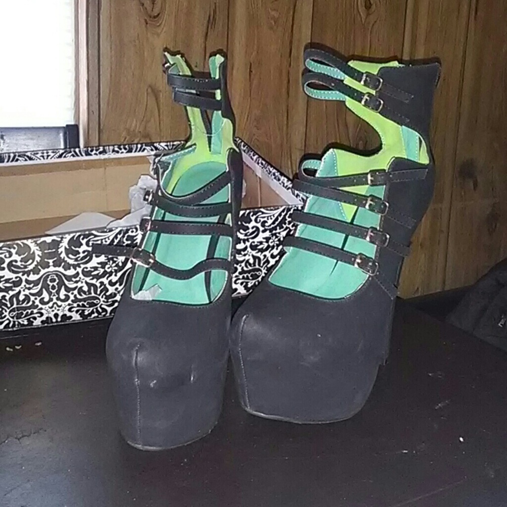 Pumps - Picture 2 of 2